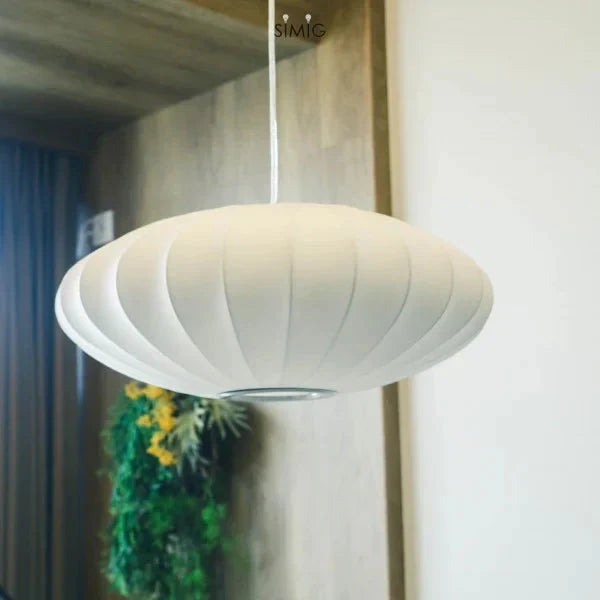 Bubbelo: Lampada a sospensione in seta e acciaio con forma sferica organica – per aree living e studi