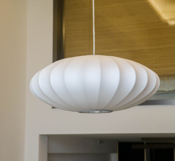 Bubbelo: Lampada a sospensione in seta e acciaio con forma sferica organica – per aree living e studi
