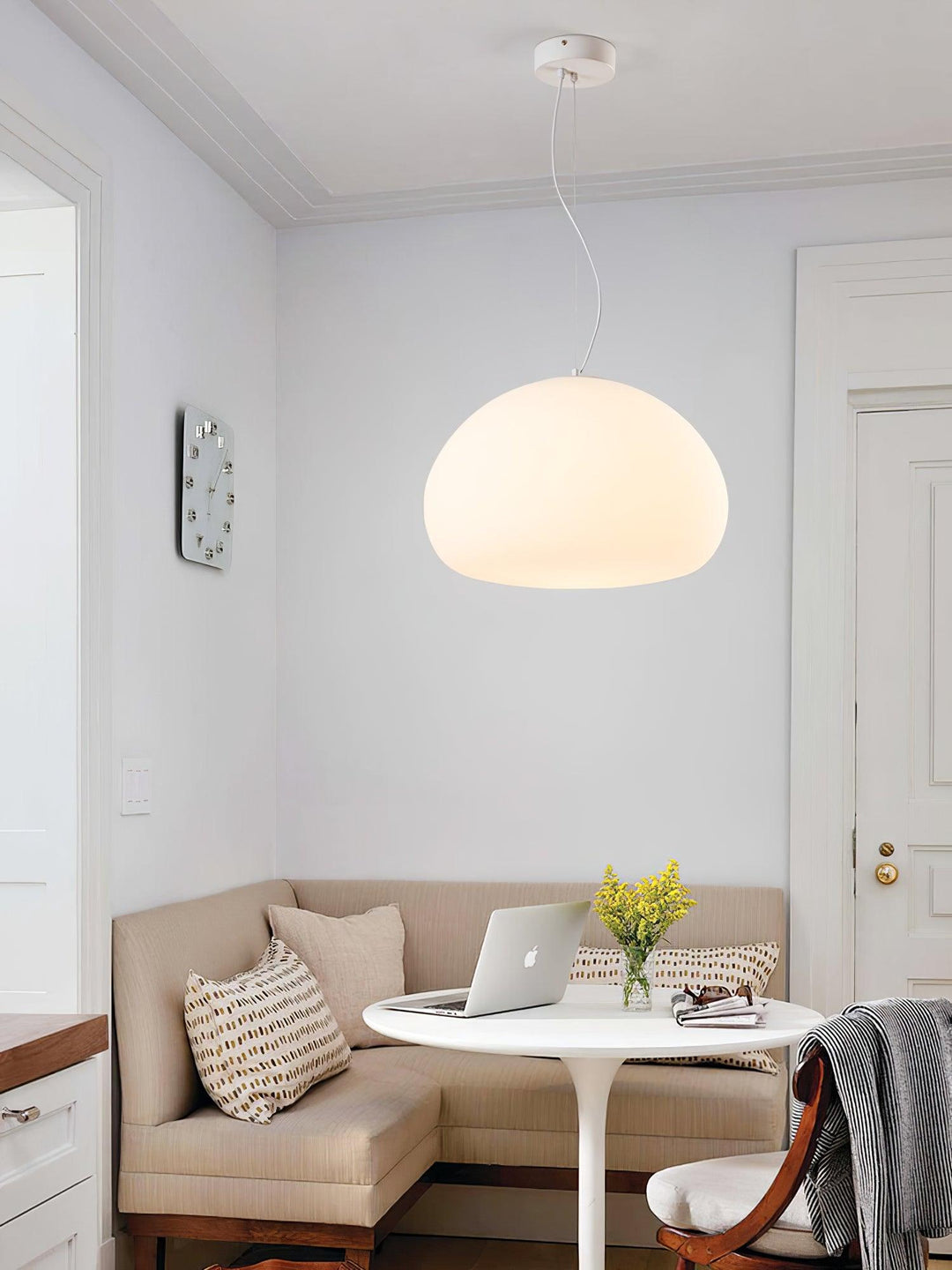 Bunelle: Lampada a sospensione in vetro e metallo a forma di panino – per ambienti accoglienti