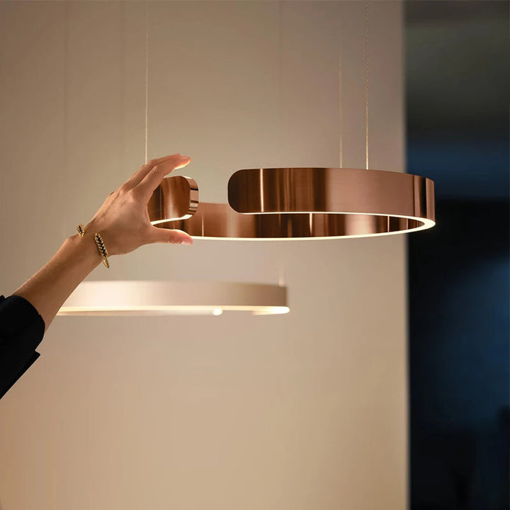 CircuLume: Lampada a sospensione LED rotonda in metallo con design moderno – per soggiorno e corridoio