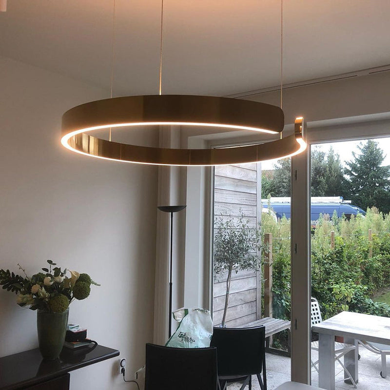 CircuLume: Lampada a sospensione LED rotonda in metallo con design moderno – per soggiorno e corridoio