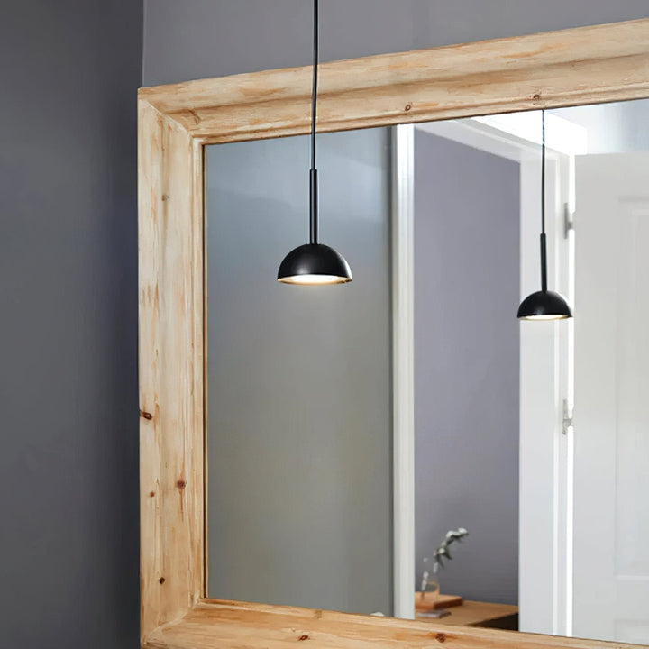 Cupolina: Lampada a sospensione con involucro in metallo geometrico e LED integrato – per cucina e ingresso