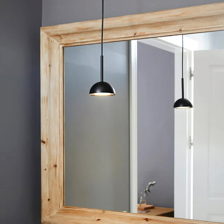 Cupolina: Lampada a sospensione con involucro in metallo geometrico e LED integrato – per cucina e ingresso