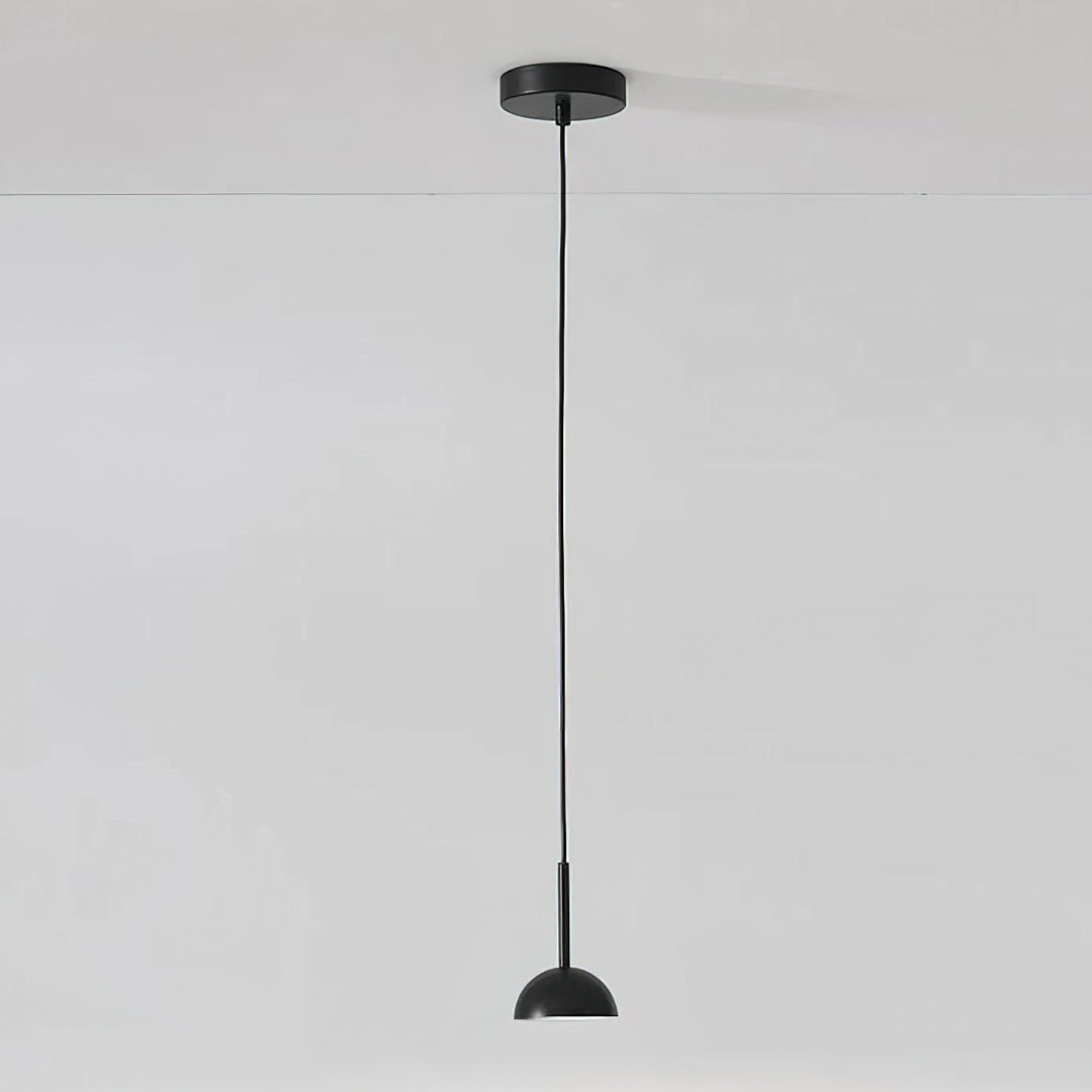Cupolina: Lampada a sospensione con involucro in metallo geometrico e LED integrato – per cucina e ingresso