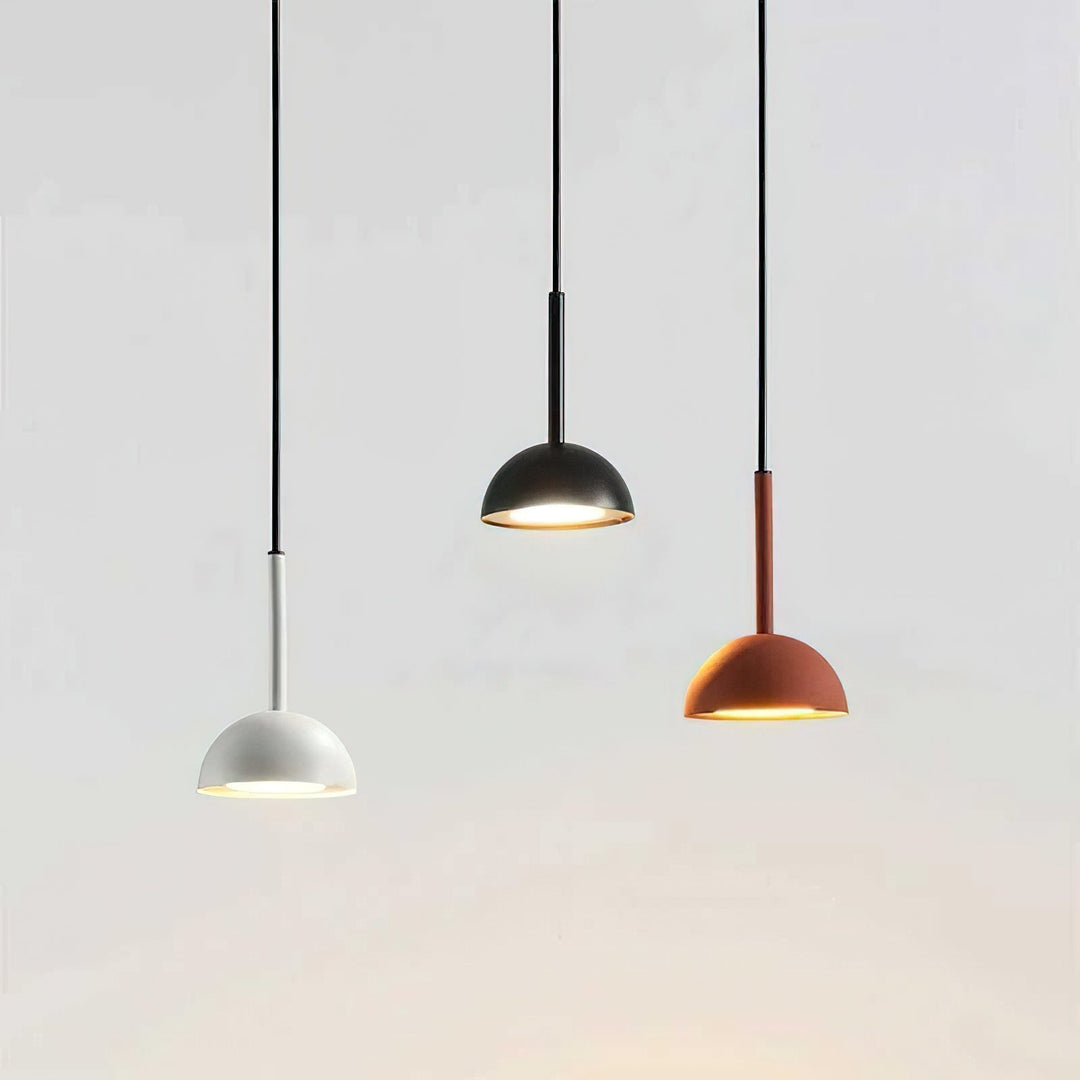 Cupolina: Lampada a sospensione con involucro in metallo geometrico e LED integrato – per cucina e ingresso