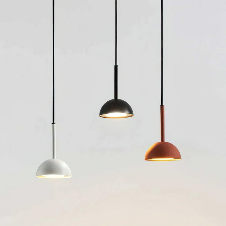 Cupolina: Lampada a sospensione con involucro in metallo geometrico e LED integrato – per cucina e ingresso