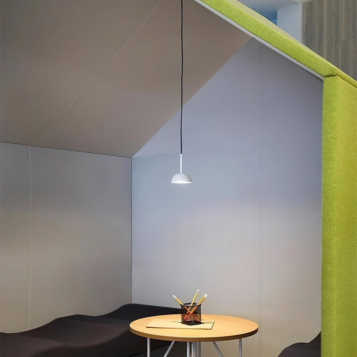 Cupolina: Lampada a sospensione con involucro in metallo geometrico e LED integrato – per cucina e ingresso