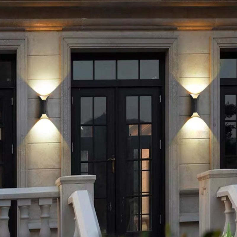 Curvion: Applique LED curva per esterni – Lampada da parete resistente alle intemperie per giardino e terrazza