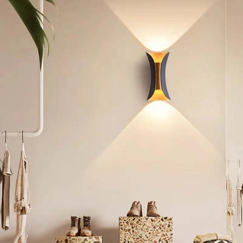 Curvion: Applique LED curva per esterni – Lampada da parete resistente alle intemperie per giardino e terrazza