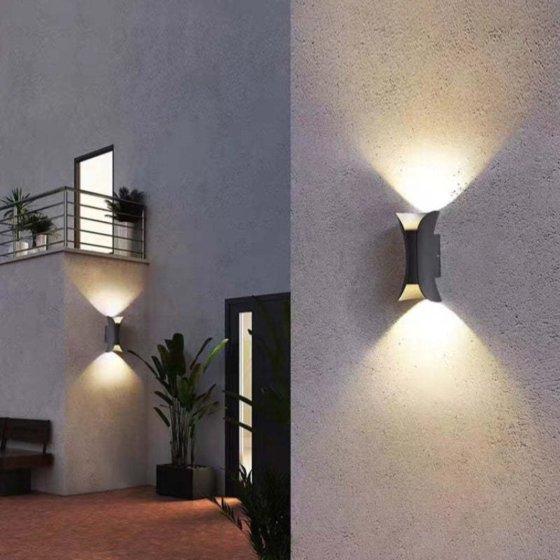 Curvion: Applique LED curva per esterni – Lampada da parete resistente alle intemperie per giardino e terrazza