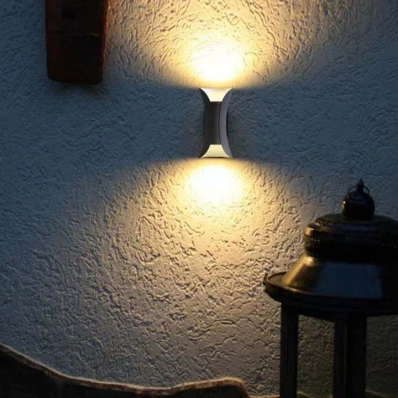 Curvion: Applique LED curva per esterni – Lampada da parete resistente alle intemperie per giardino e terrazza