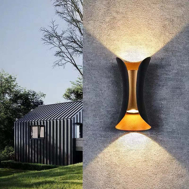 Curvion: Applique LED da esterno curvato – Lampada da parete resistente alle intemperie per giardino e terrazza
