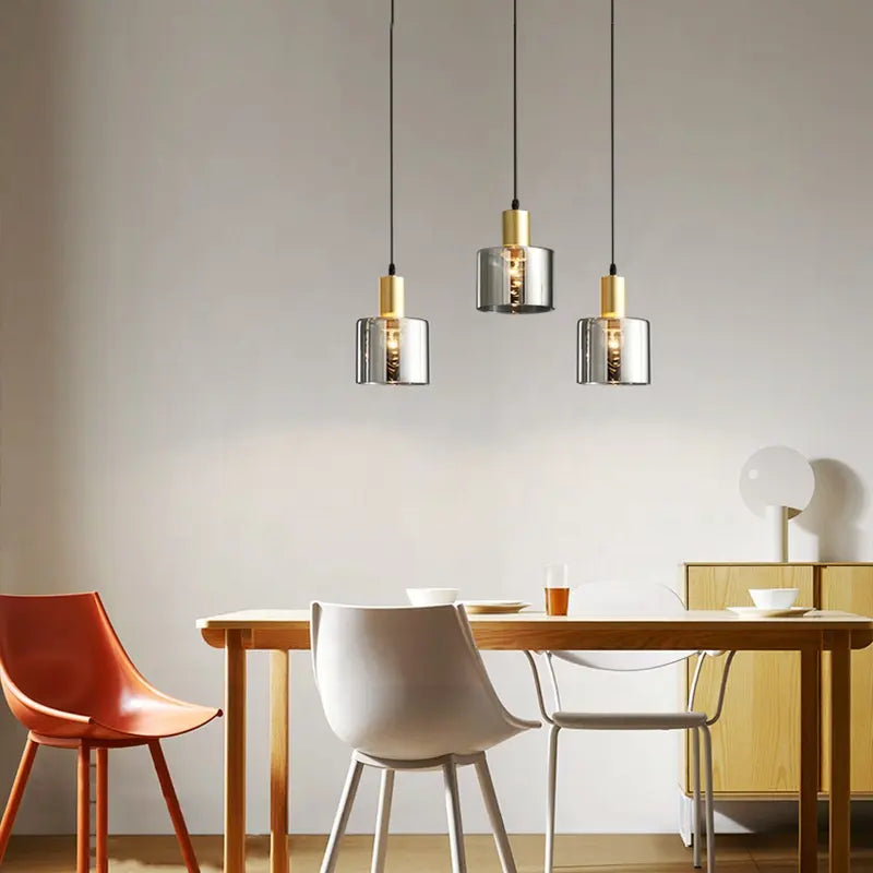 LumoRings: Moderna lampada a sospensione in Nero e Oro con anelli in vetro fumé – per sala da pranzo e soggiorno