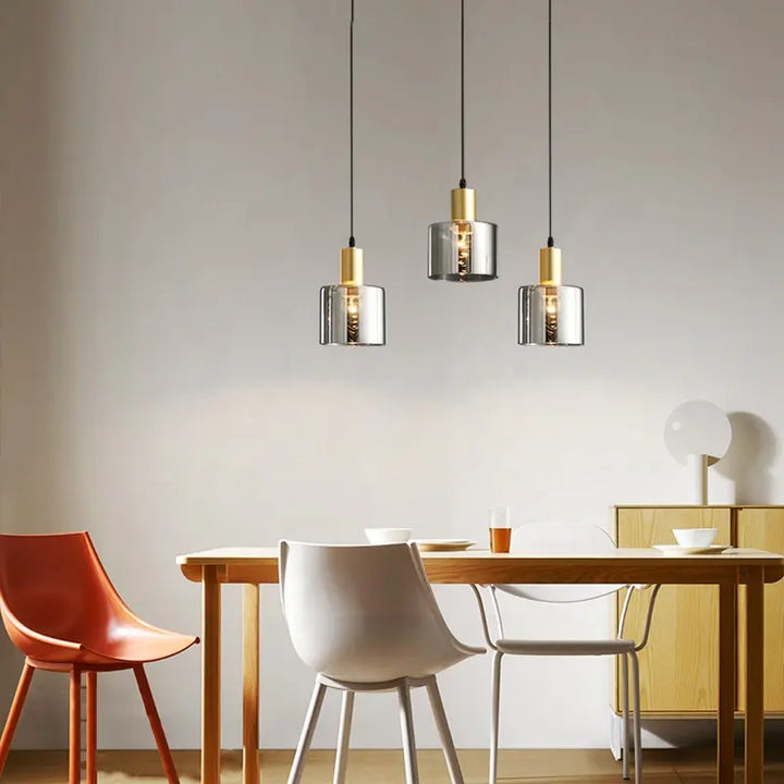 LumoRings: Moderna lampada a sospensione in Nero e Oro con anelli in vetro fumé – per sala da pranzo e soggiorno