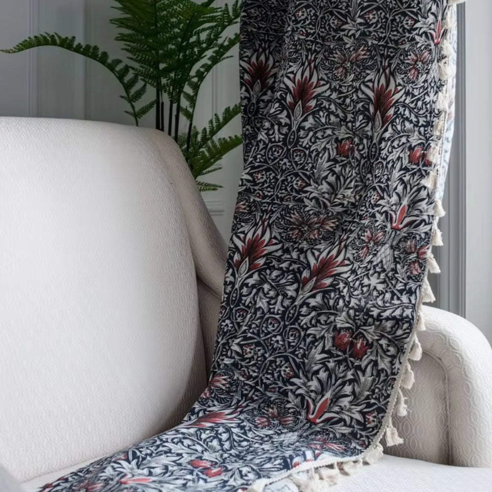 Foglio di ebano: tenda con arazzo floreale e frange – oscurante parziale e decorativa per il soggiorno
