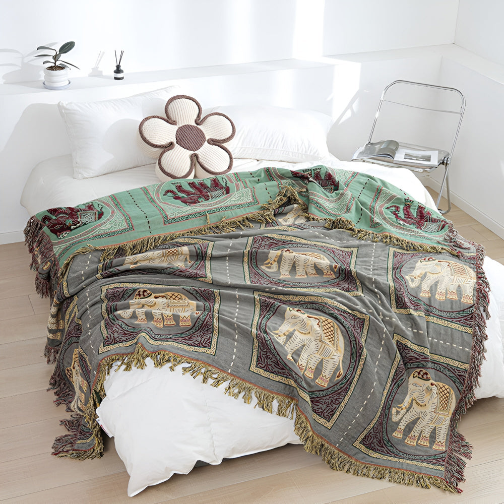 ElefantHaus: Coperta estiva in cotone con design Boho, motivo elefante e frange decorative – per divano e camera da letto