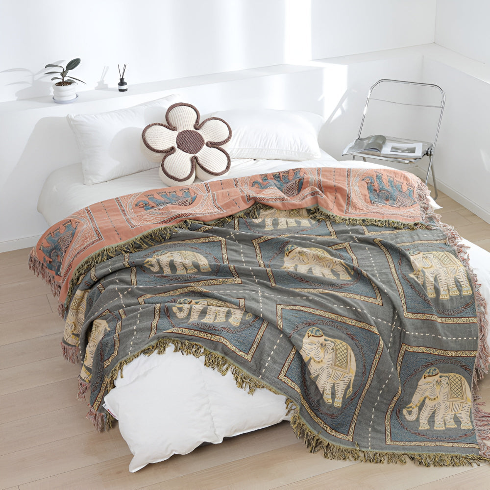 ElefantHaus: Coperta estiva in cotone con design Boho, motivo elefante e frange decorative – per divano e camera da letto