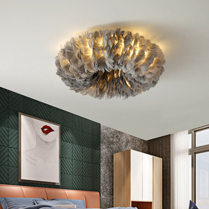 Elowen: Lampada da soffitto LED Boho con piume – per camere da letto e soggiorni
