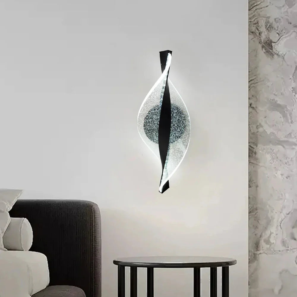 Elysian: Applique LED in acrilico con design nuvoloso dorato e luce bianca calda – per soggiorno e corridoio