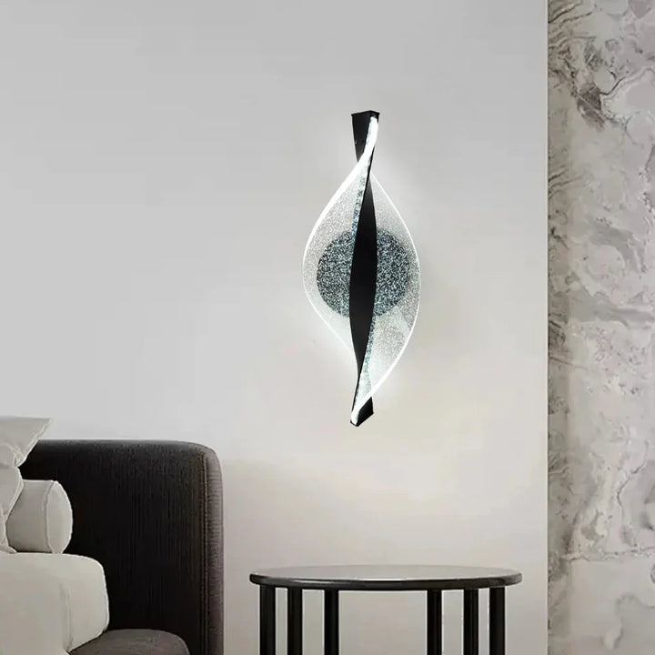 Elysian: Applique LED in acrilico con design nuvoloso dorato e luce bianca calda – per soggiorno e corridoio