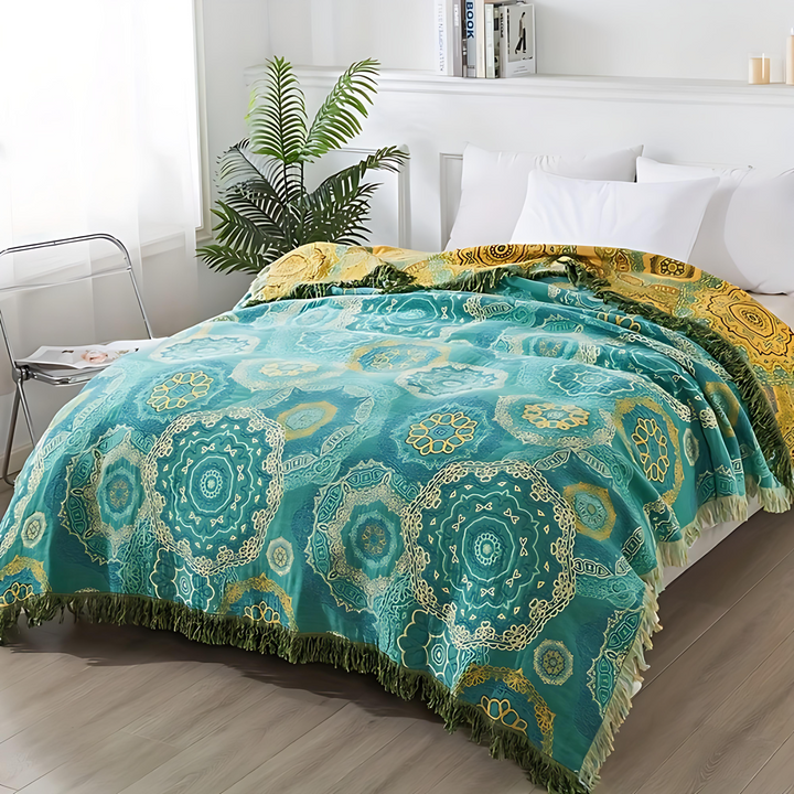 Farbmandala: Coperta in cotone traspirante con motivo teal-oro e stile Boho – per divano e letto