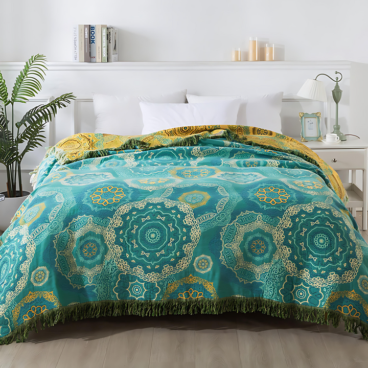 Farbmandala: Coperta in cotone traspirante con motivo teal-oro e stile Boho – per divano e letto