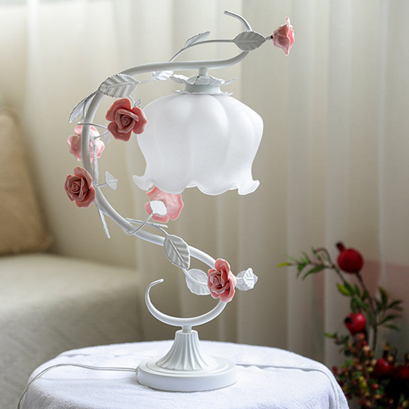 Fleuréa: Lampada romantica a rose sotto vetro – Elegante lampada decorativa per camera da letto e soggiorno