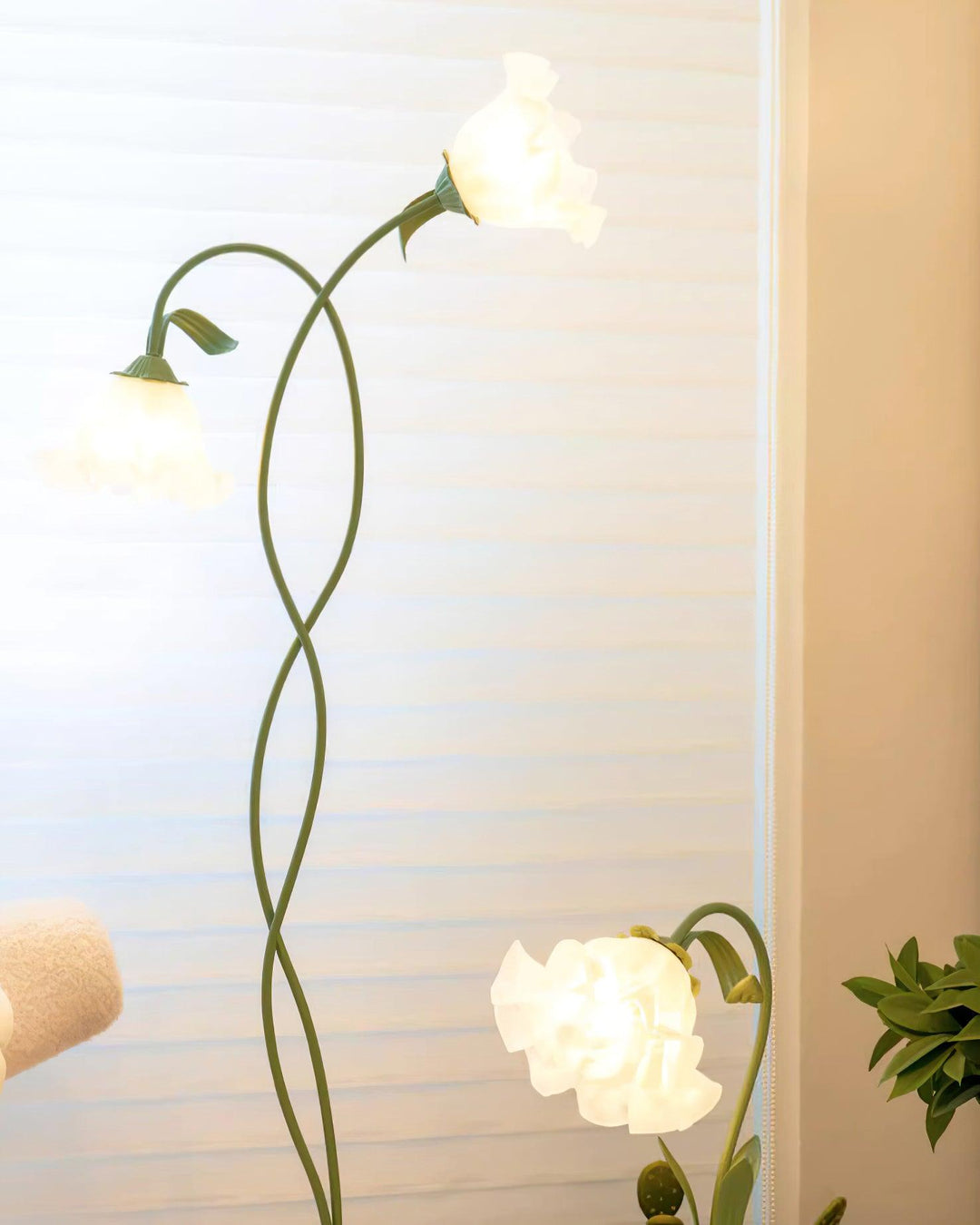 FlorAura: Elegante lampada da terra a forma di calla – Lampada da terra decorativa a LED