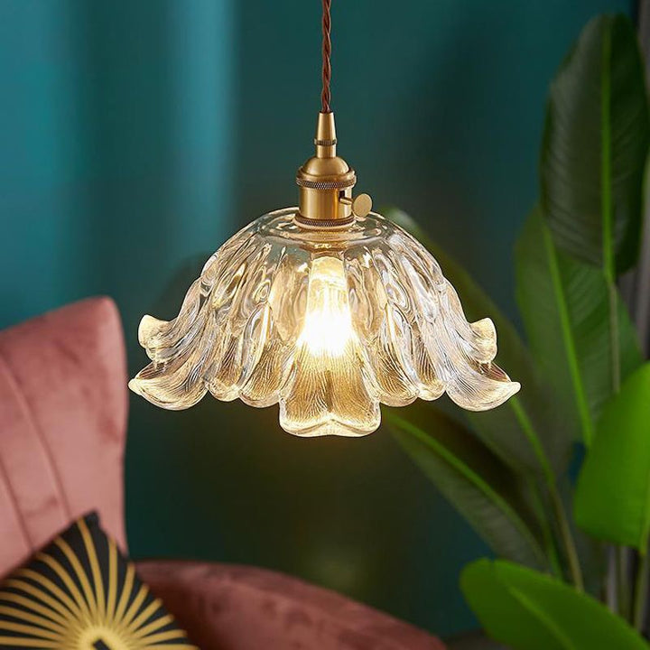 Floraglow: Lampadario in vetro rigato e metallo a forma di fiore – per soggiorno e camera da letto