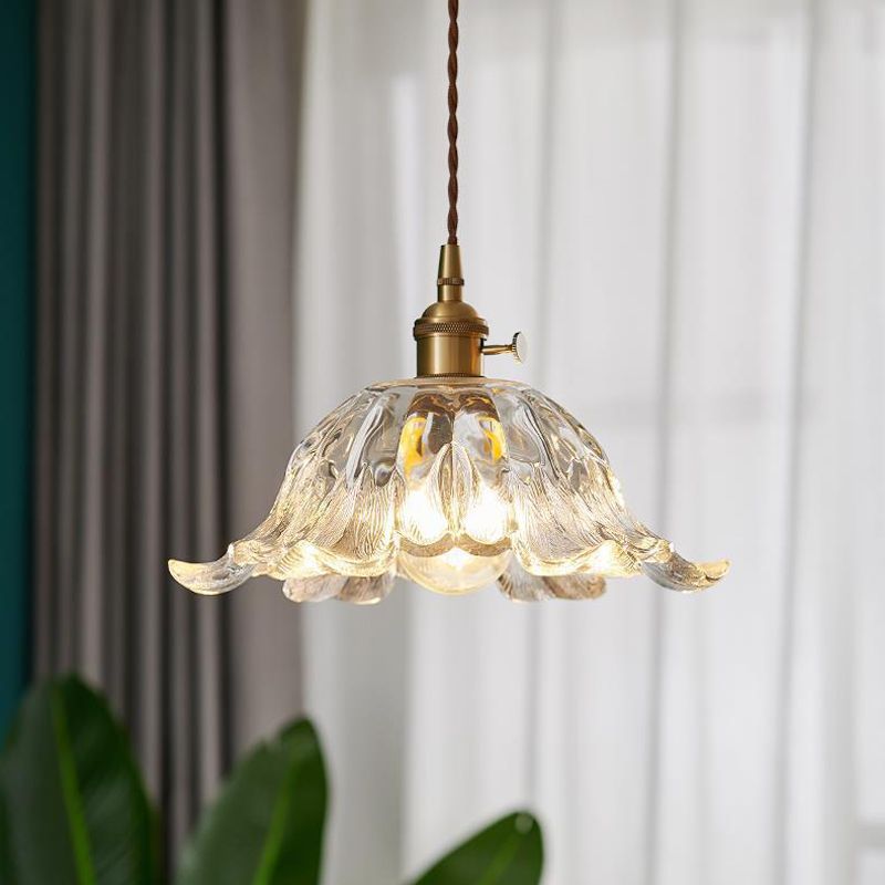 Floraglow: Lampadario in vetro rigato e metallo a forma di fiore – per soggiorno e camera da letto