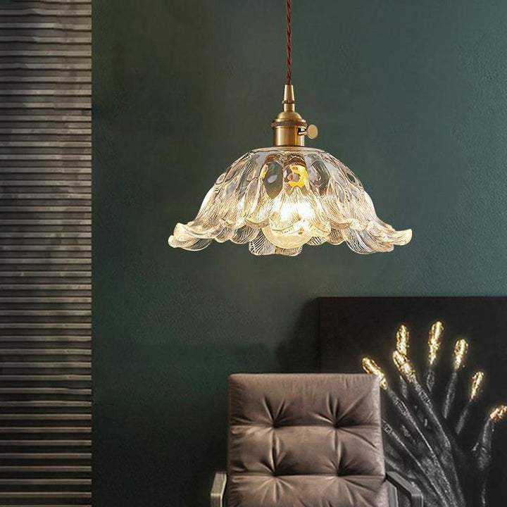 Floraglow: Lampadario in vetro rigato e metallo a forma di fiore – per soggiorno e camera da letto