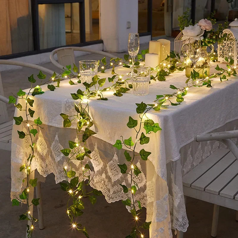 Stringa di luci minimalista con fiori e foglie