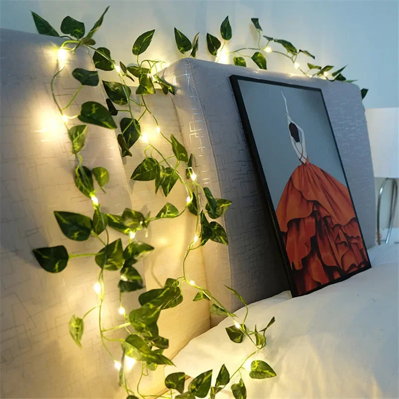 Stringa di luci minimalista con fiori e foglie