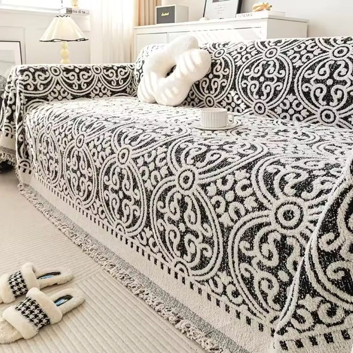 FransenCharm: Copridivano in design jacquard con bordi decorativi e struttura accogliente – per divano e camera da letto