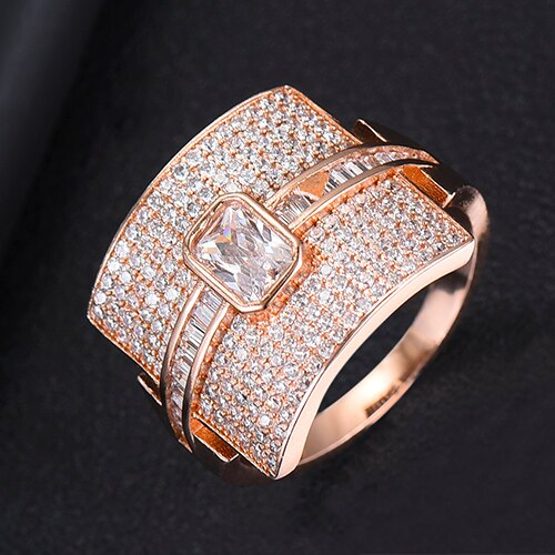 Anello impilabile per donne | Design di lusso | Zircone cubico | Anello di fidanzamento e statement