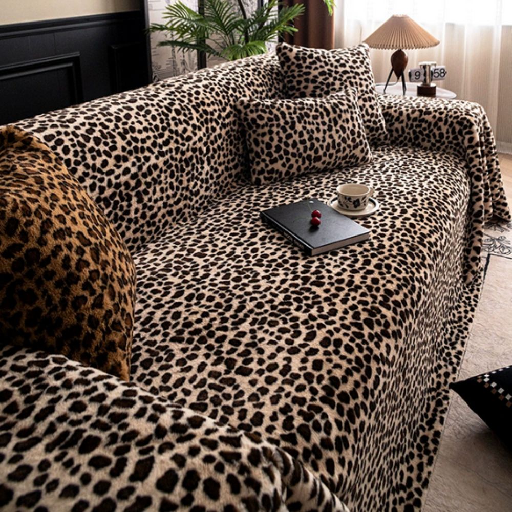 GemütlicherLeopard: Copertura per divano con motivo leopardato e struttura morbida – per soggiorno e divano