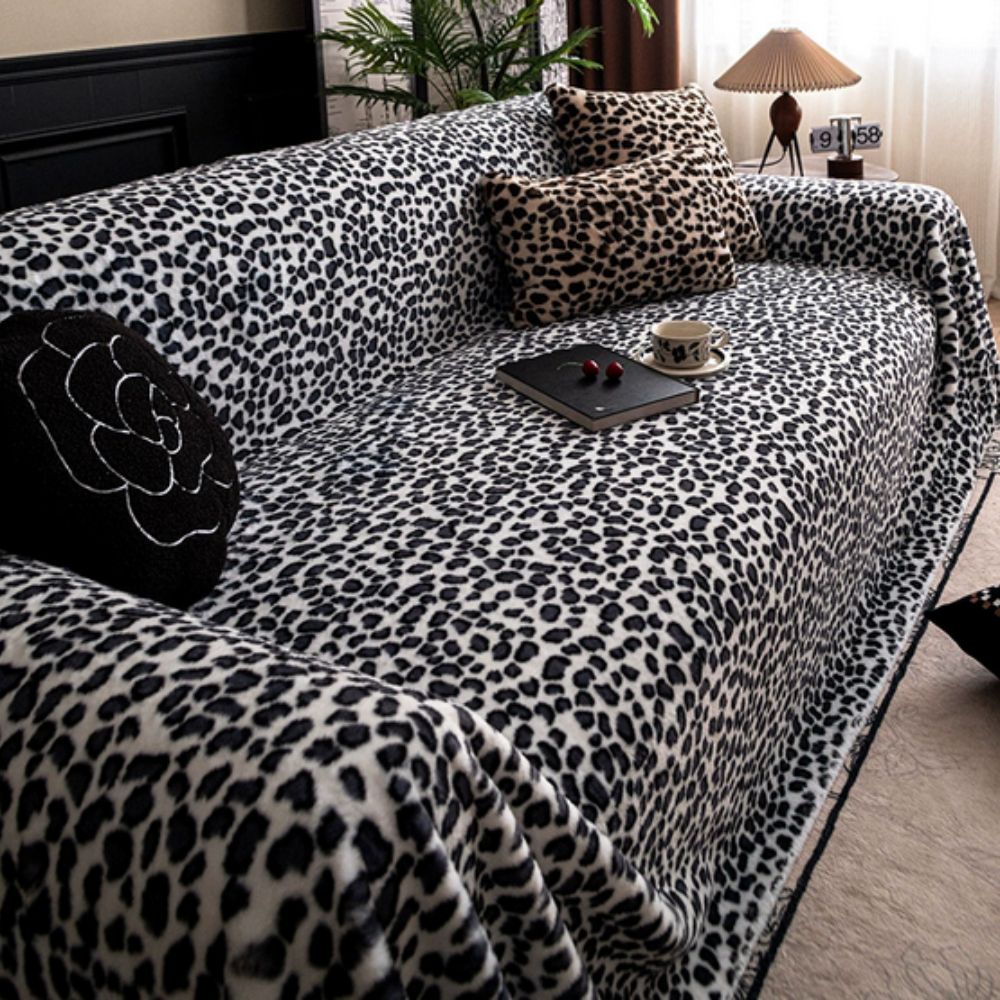 GemütlicherLeopard: Copertura per divano con motivo leopardato e struttura morbida – per soggiorno e divano