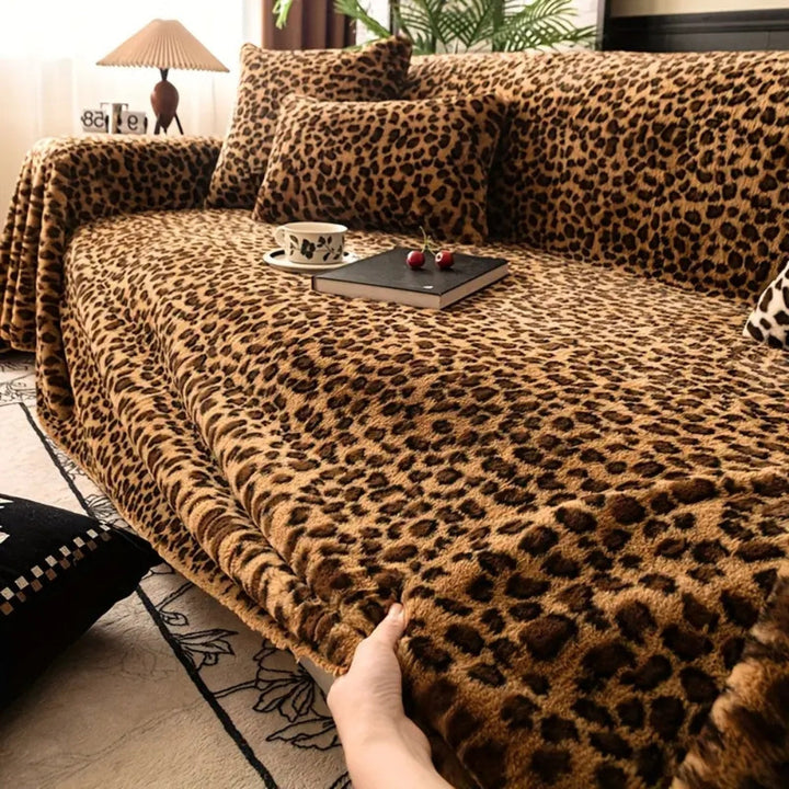 GemütlicherLeopard: Copertura per divano con motivo leopardato e struttura morbida – per soggiorno e divano