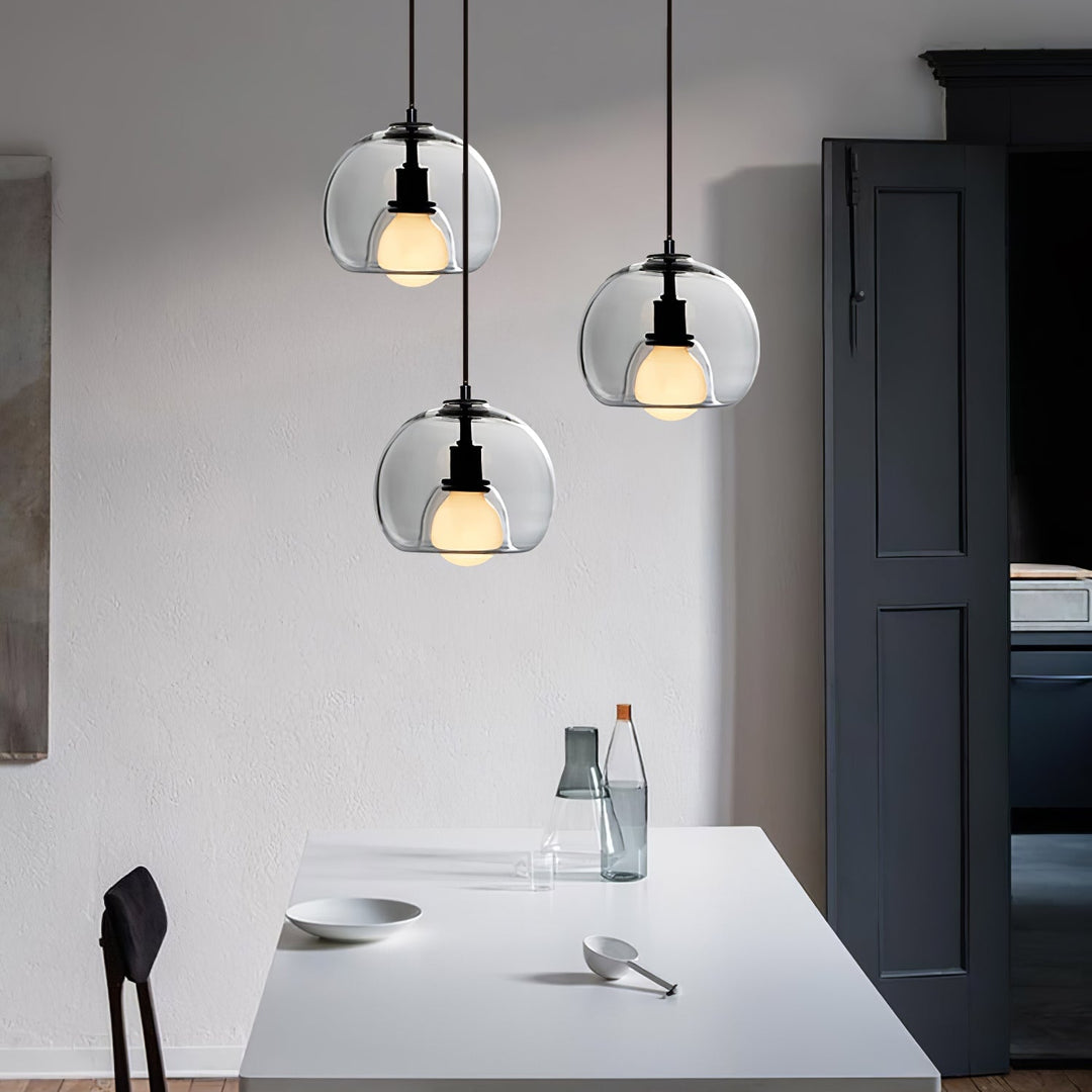 Glasera: Lampada a sospensione in vetro e metallo con design minimalista – per ambienti moderni