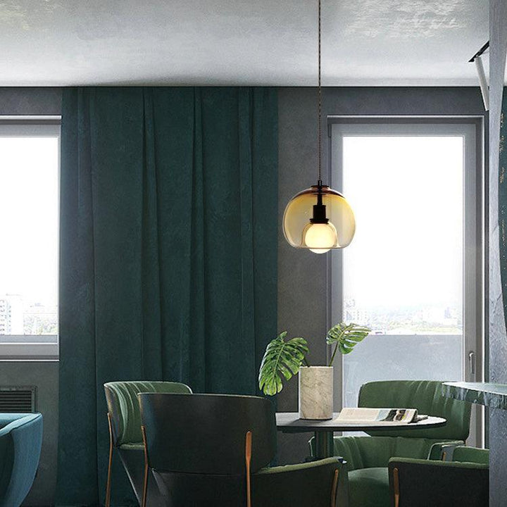 Glasera: Lampada a sospensione in vetro e metallo con design minimalista – per ambienti moderni