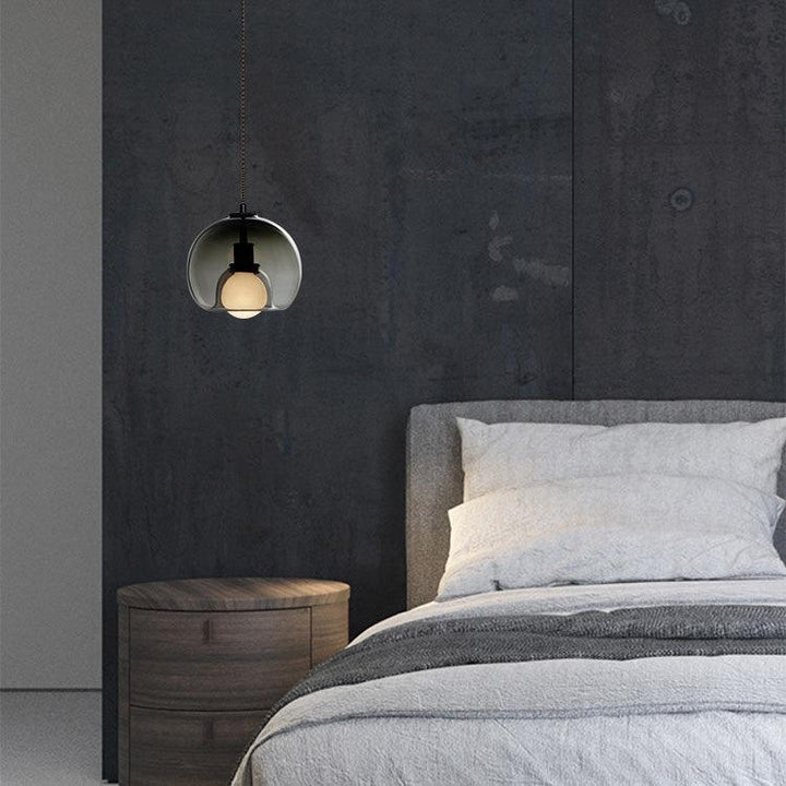 Glasera: Lampada a sospensione in vetro e metallo con design minimalista – per ambienti moderni