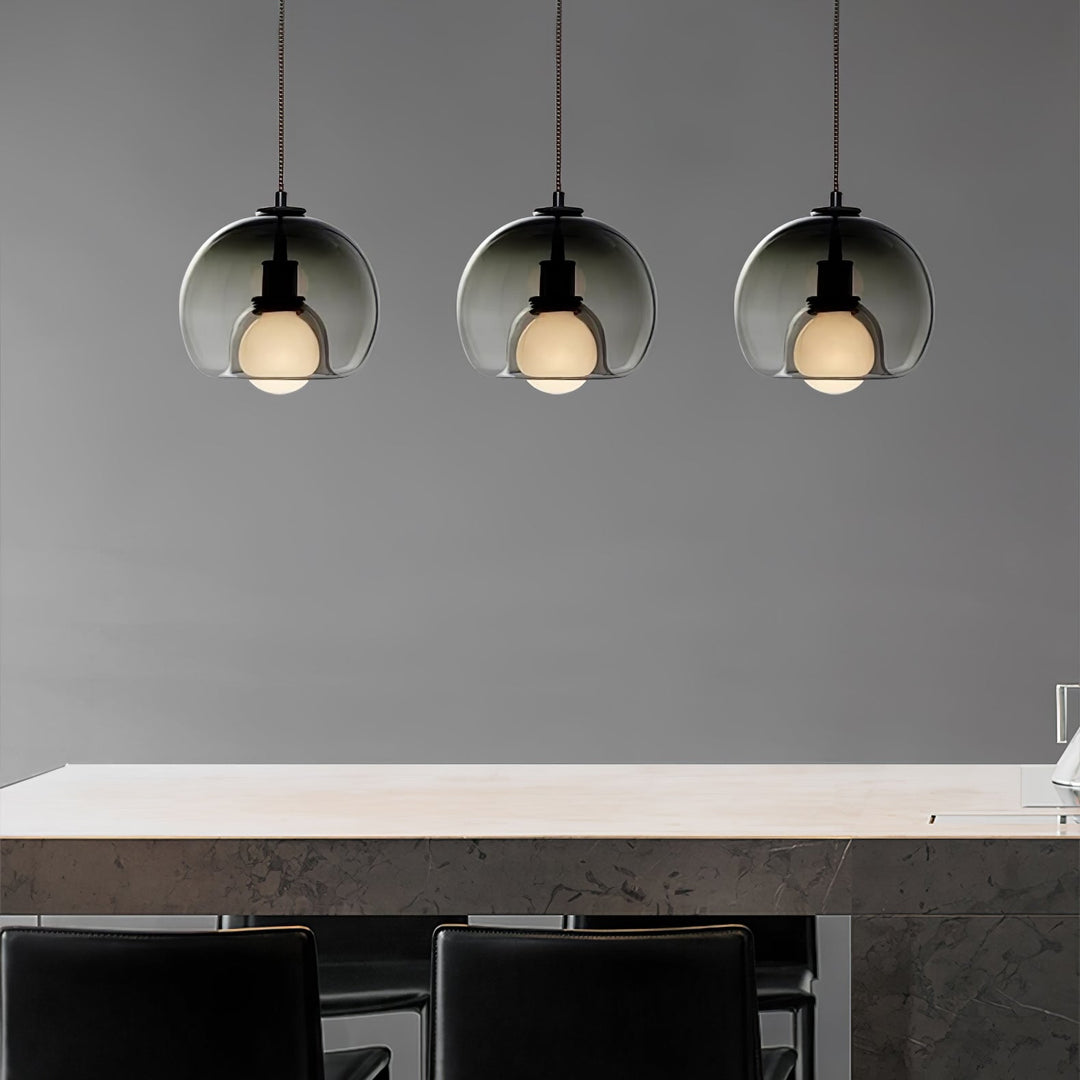 Glasera: Lampada a sospensione in vetro e metallo con design minimalista – per ambienti moderni