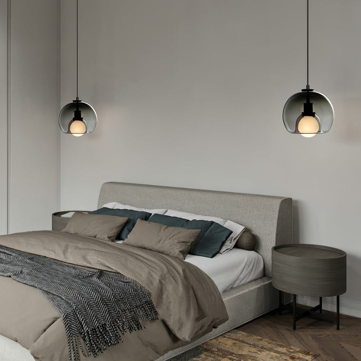 Glasera: Lampada a sospensione in vetro e metallo con design minimalista – per ambienti moderni