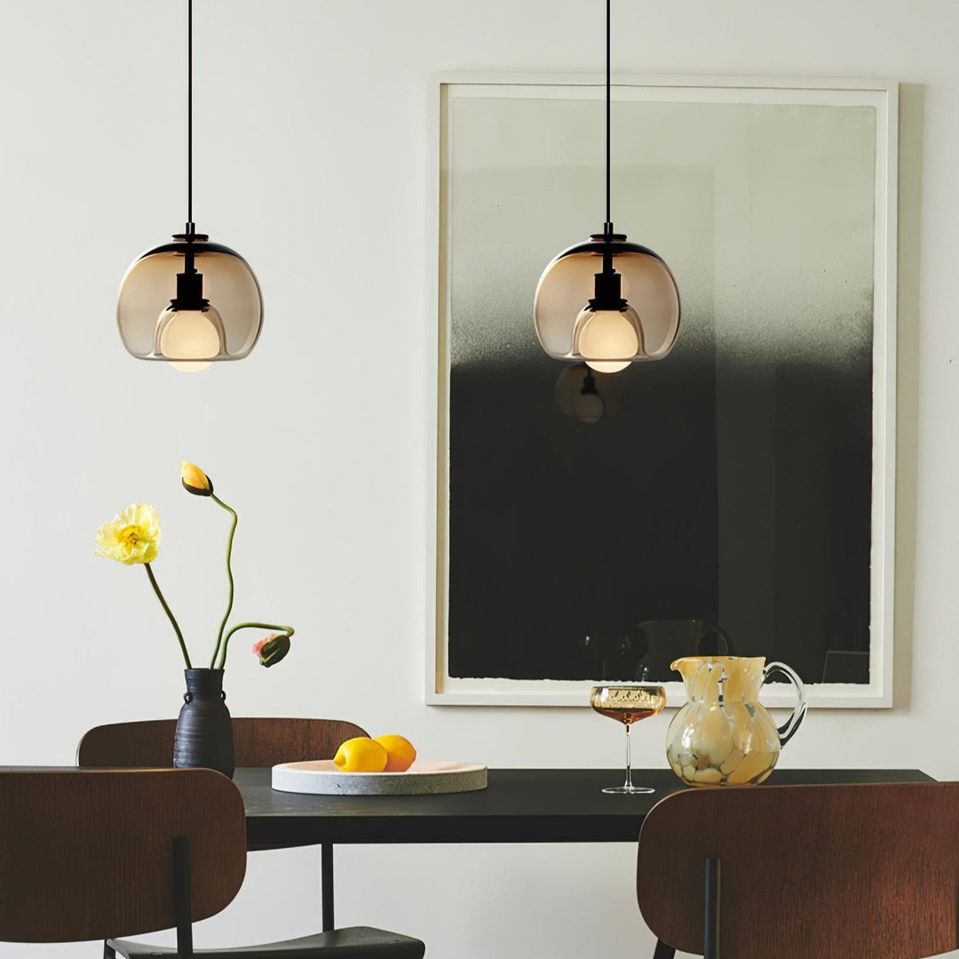Glasera: Lampada a sospensione in vetro e metallo con design minimalista – per ambienti moderni