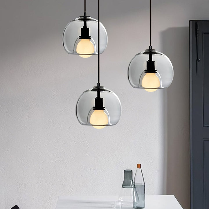 Glasera: Lampada a sospensione in vetro e metallo con design minimalista – per ambienti moderni
