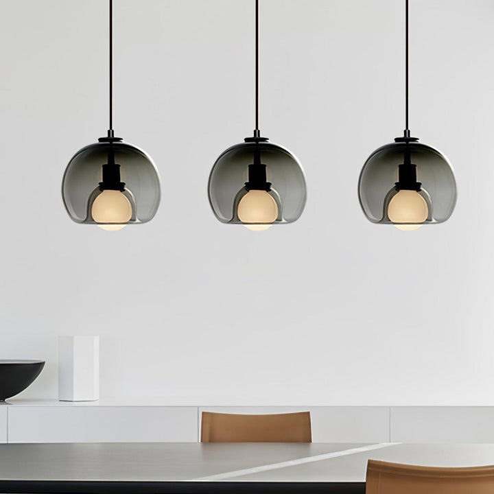 Glasera: Lampada a sospensione in vetro e metallo con design minimalista – per ambienti moderni
