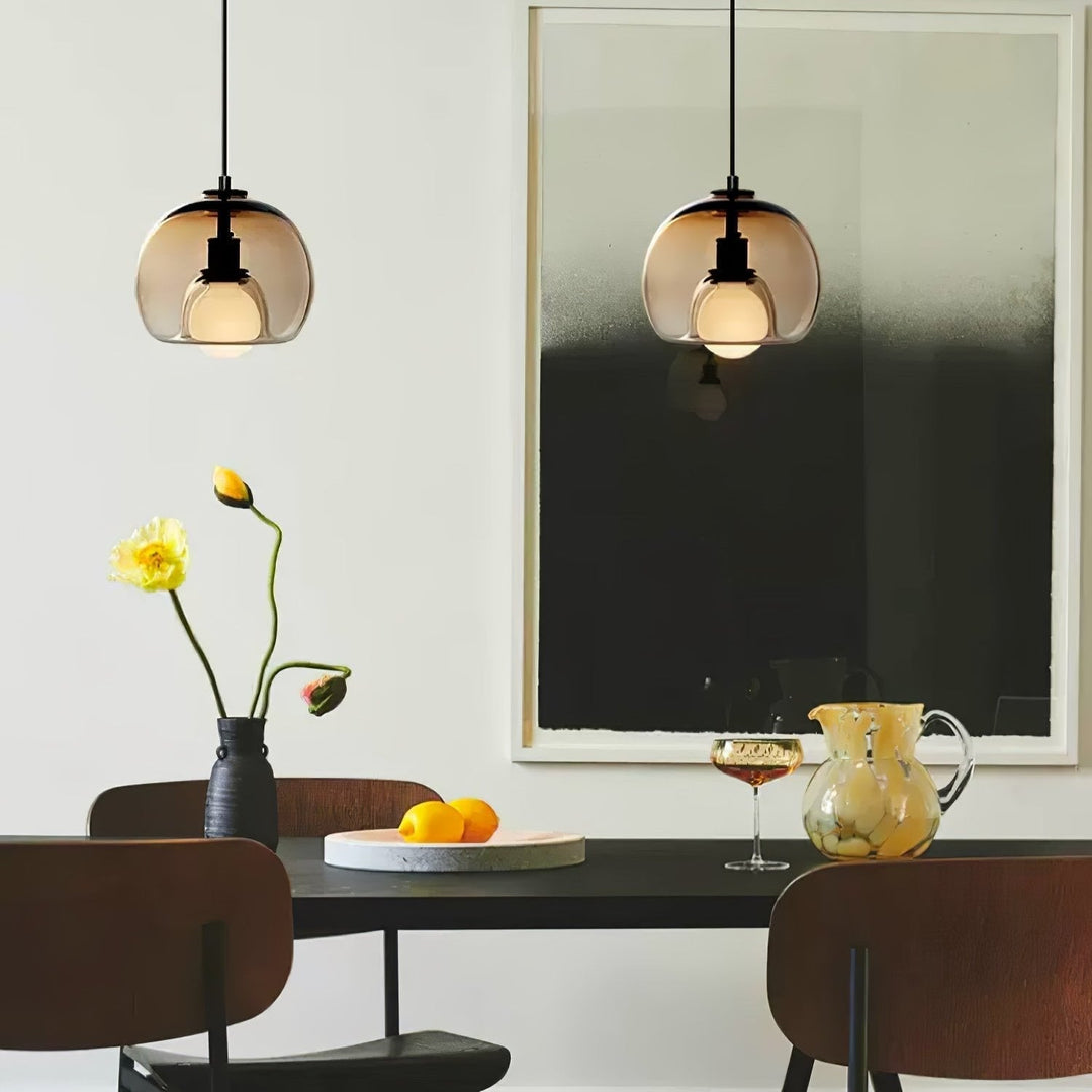Glasera: Lampada a sospensione in vetro e metallo con design minimalista – per ambienti moderni
