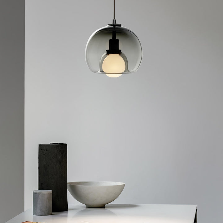 Glasera: Lampada a sospensione in vetro e metallo con design minimalista – per ambienti moderni