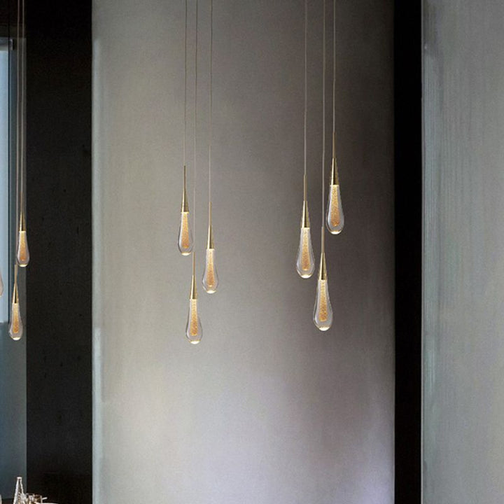 Glimma: Lampada a sospensione a forma di goccia in cristallo e metallo – Oro per camera da letto e soggiorno