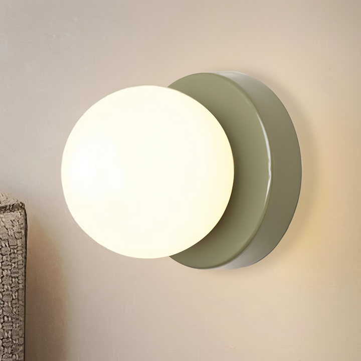 GlowSphere: Elegante lampada da parete LED in vetro bianco – Luce stilosa per soggiorno e camera da letto